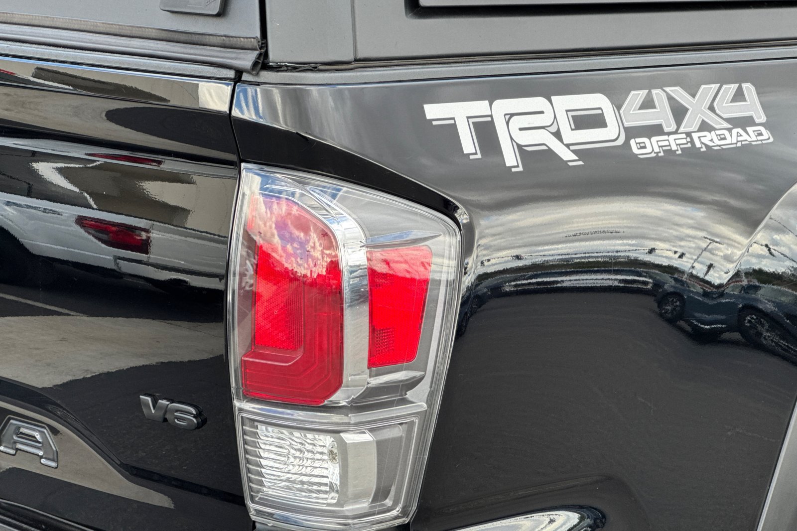 Used 2023 Toyota Tacoma TRD Off-Road w/ Black Out Package (TMS) AWD/4WD image 25