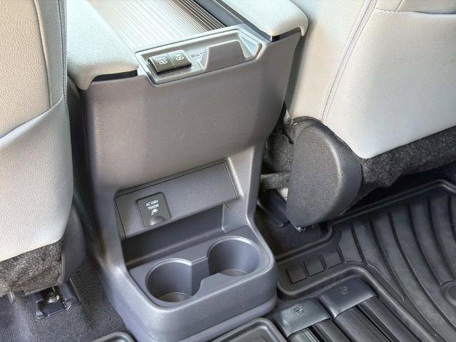 Used 2024 Toyota Sienna XLE w/ XLE Plus Package FWD image 18