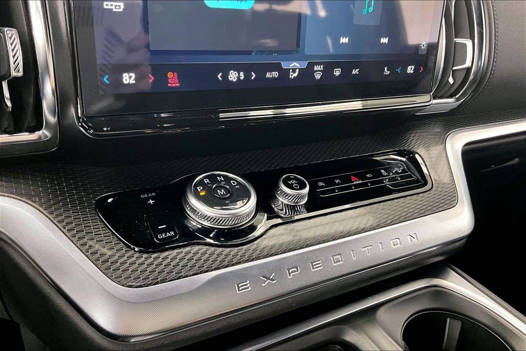 Certified 2025 Ford Expedition Platinum w/ Stealth Performance Package image 32