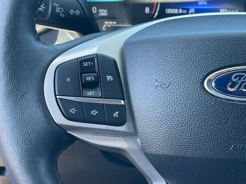 Certified 2024 Ford Explorer XLT w/ Equipment Group 202A AWD/4WD image 19