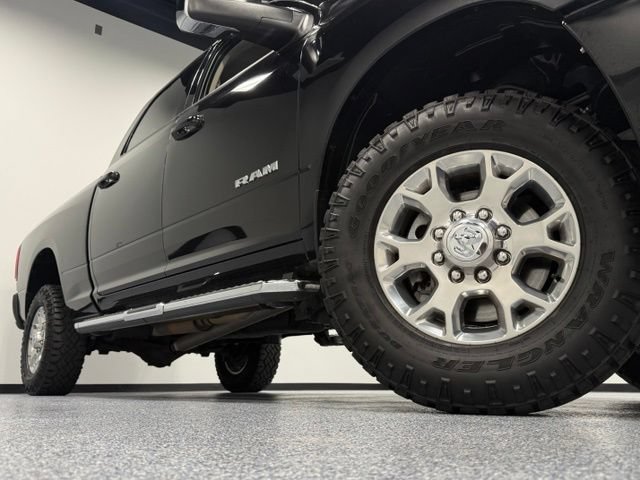 Used 2024 RAM 2500 Laramie AWD/4WD image 3