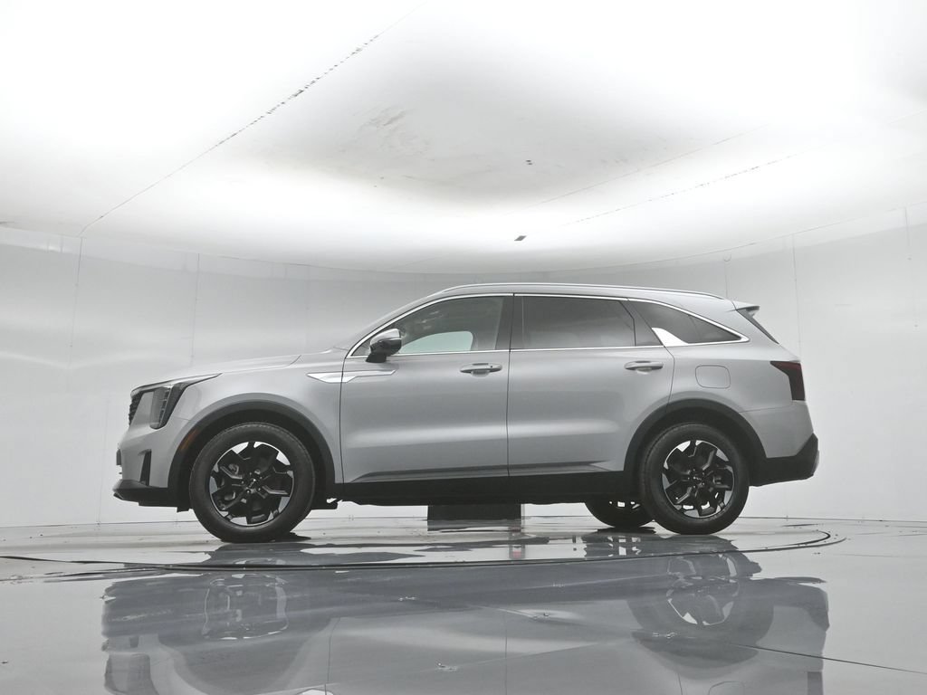 Used 2025 Kia Sorento S w/ Panoramic Sunroof Package FWD image 8