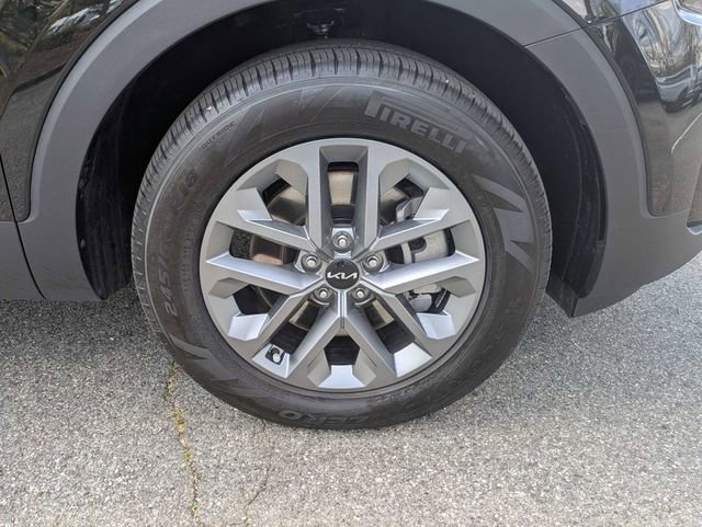 Used 2025 Kia Telluride LX image 12