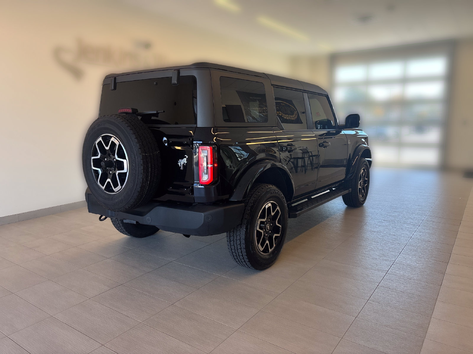 Certified 2024 Ford Bronco Outer Banks AWD/4WD image 2