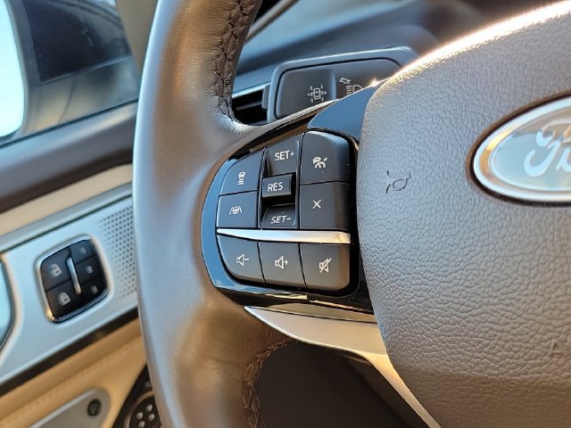 Certified 2023 Ford Explorer Platinum w/ Technology Package AWD/4WD image 16