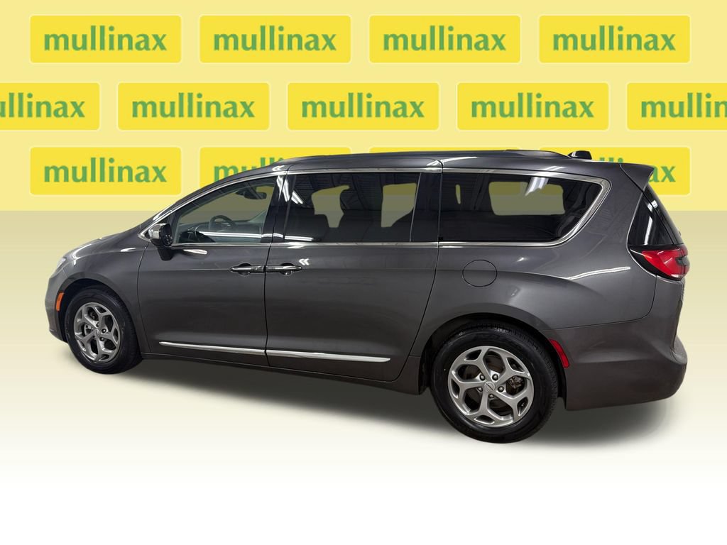 Used 2023 Chrysler Pacifica Limited FWD image 13