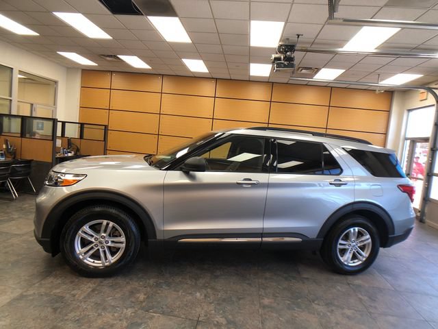 Certified 2020 Ford Explorer XLT w/ Equipment Group 202A AWD/4WD image 4