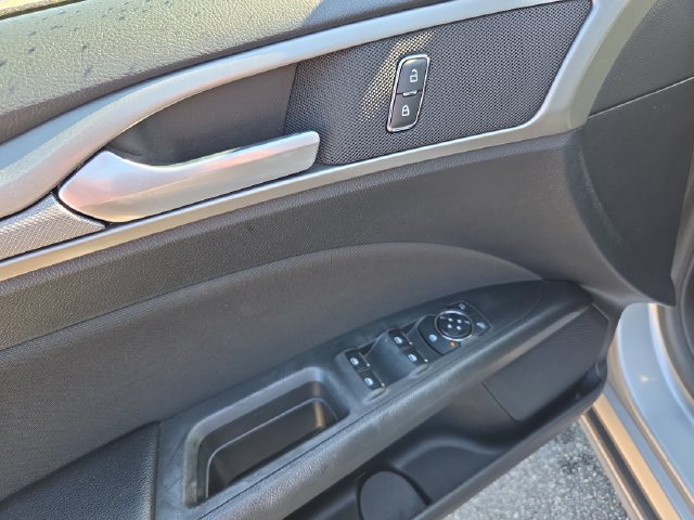 Certified 2020 Ford Fusion SE FWD image 10