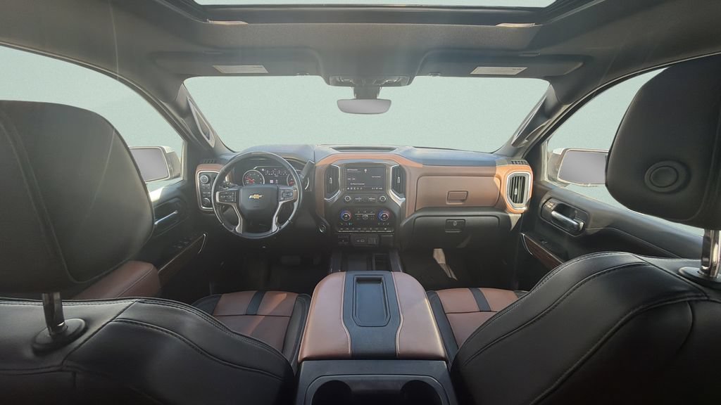 Used 2022 Chevrolet Silverado 1500 High Country w/ Technology Package AWD/4WD image 2