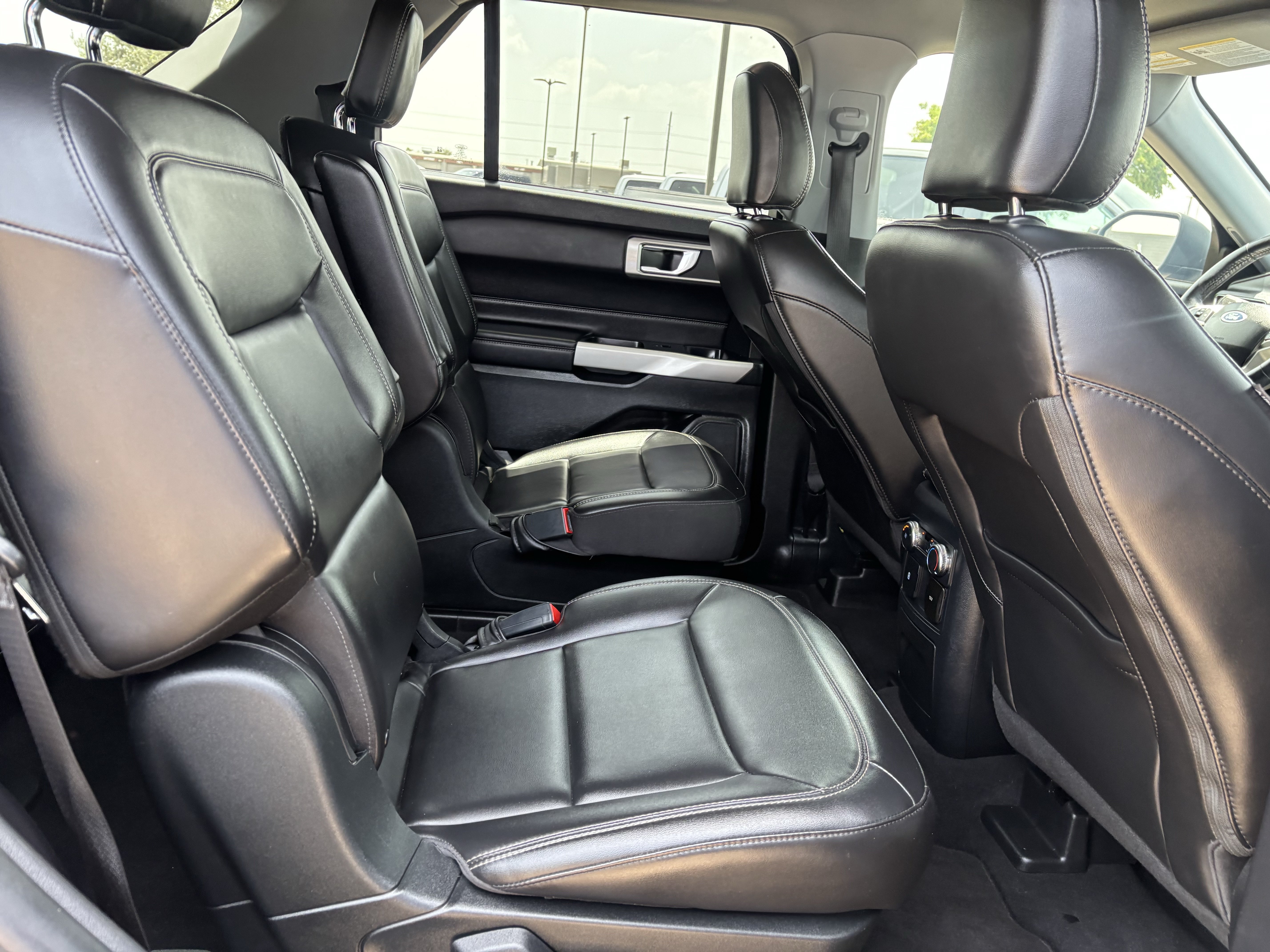 Certified 2022 Ford Explorer XLT w/ Equipment Group 202A RWD image 20