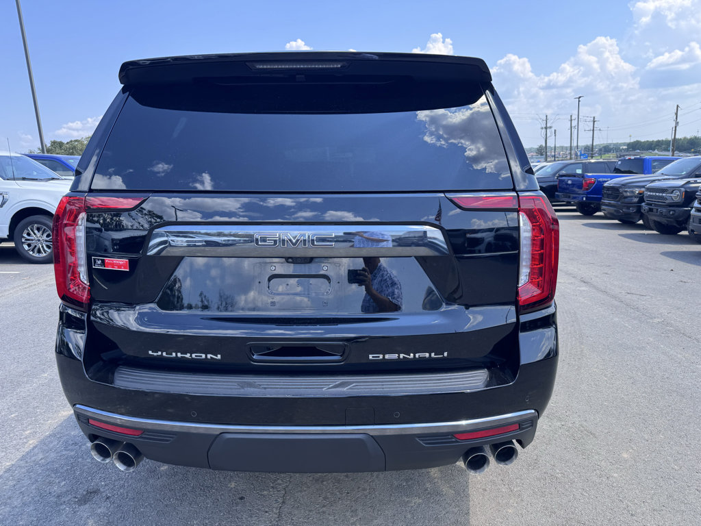 Used 2023 GMC Yukon Denali Ultimate AWD/4WD image 6