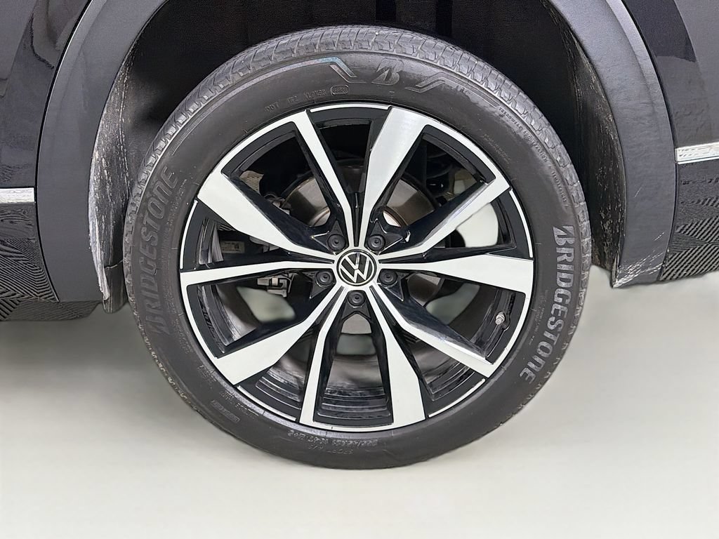 Used 2024 Volkswagen Atlas SEL Premium R-Line AWD/4WD image 34
