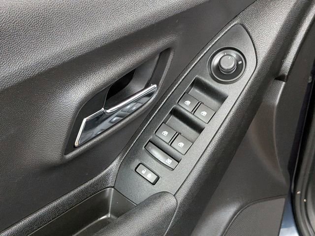 Used 2018 Chevrolet Trax LT FWD image 14