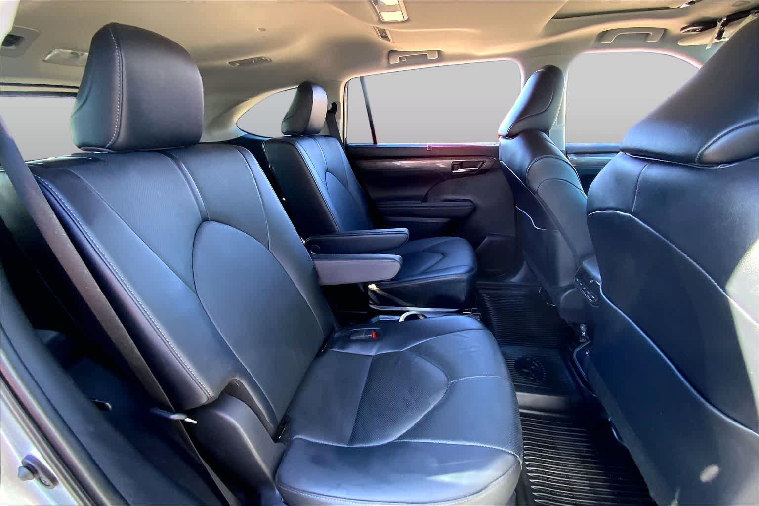 Used 2025 Toyota Highlander Limited AWD/4WD image 20