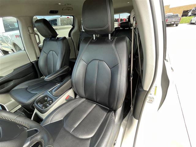 Used 2024 Chrysler Pacifica Touring-L FWD image 18