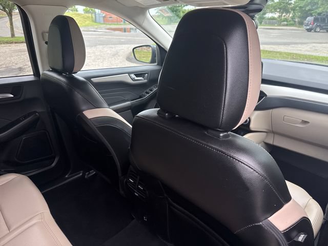 Certified 2022 Ford Escape SEL AWD/4WD image 32