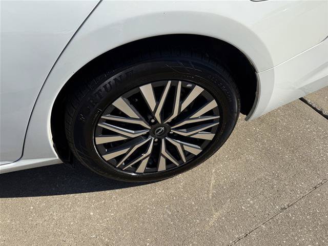 Used 2025 Nissan Altima 2.5 SV FWD image 6