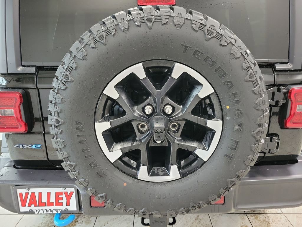 Used 2024 Jeep Wrangler Unlimited Rubicon 4xe AWD/4WD image 17