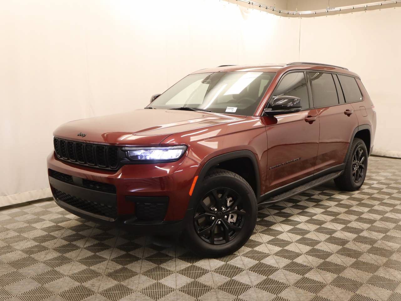 Used 2025 Jeep Grand Cherokee L Laredo AWD/4WD image 1