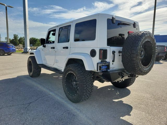 Used 2017 Jeep Wrangler Unlimited Sahara w/ Max Tow Package AWD/4WD image 4