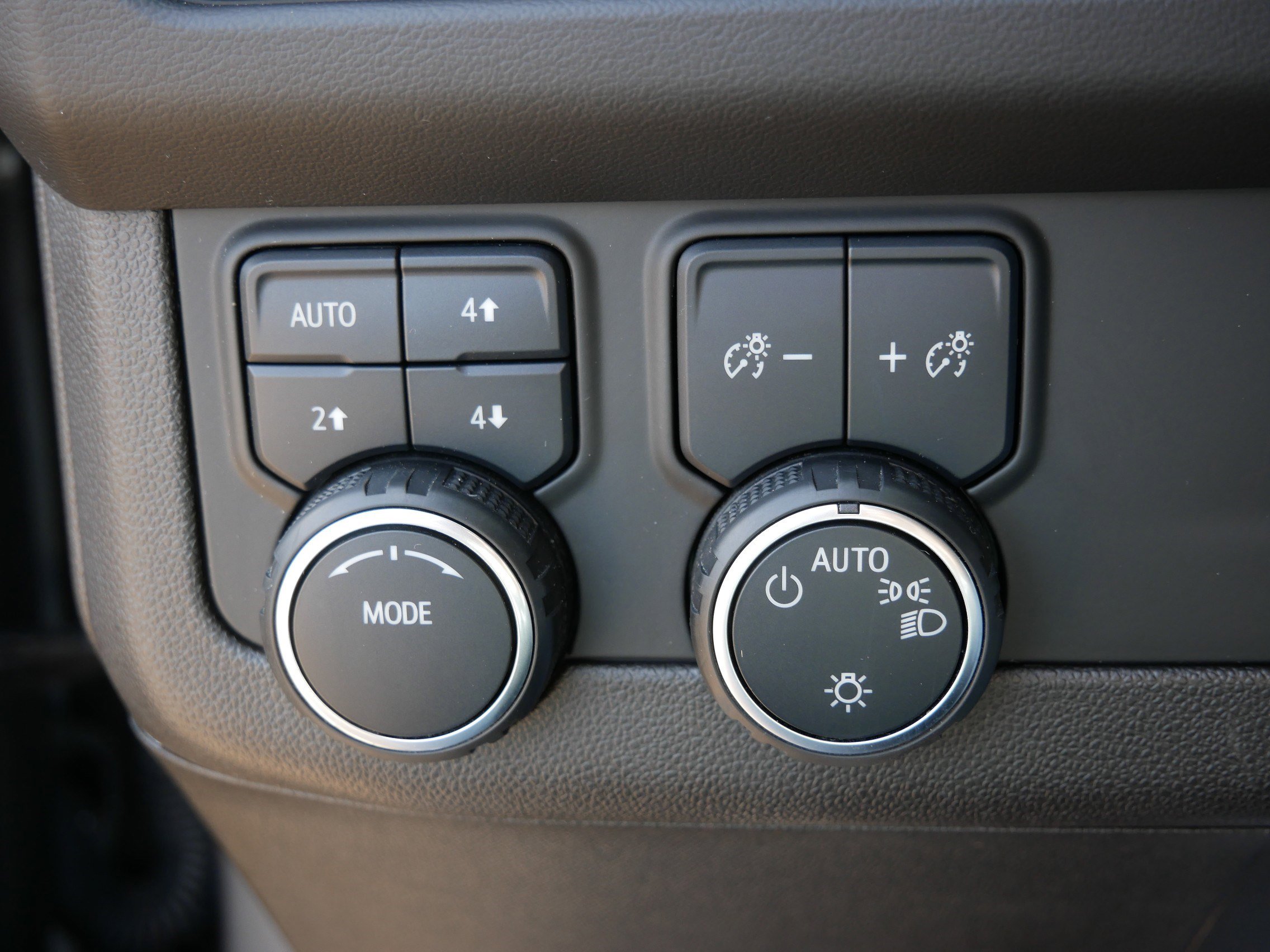 Used 2021 Chevrolet Tahoe Premier AWD/4WD image 26