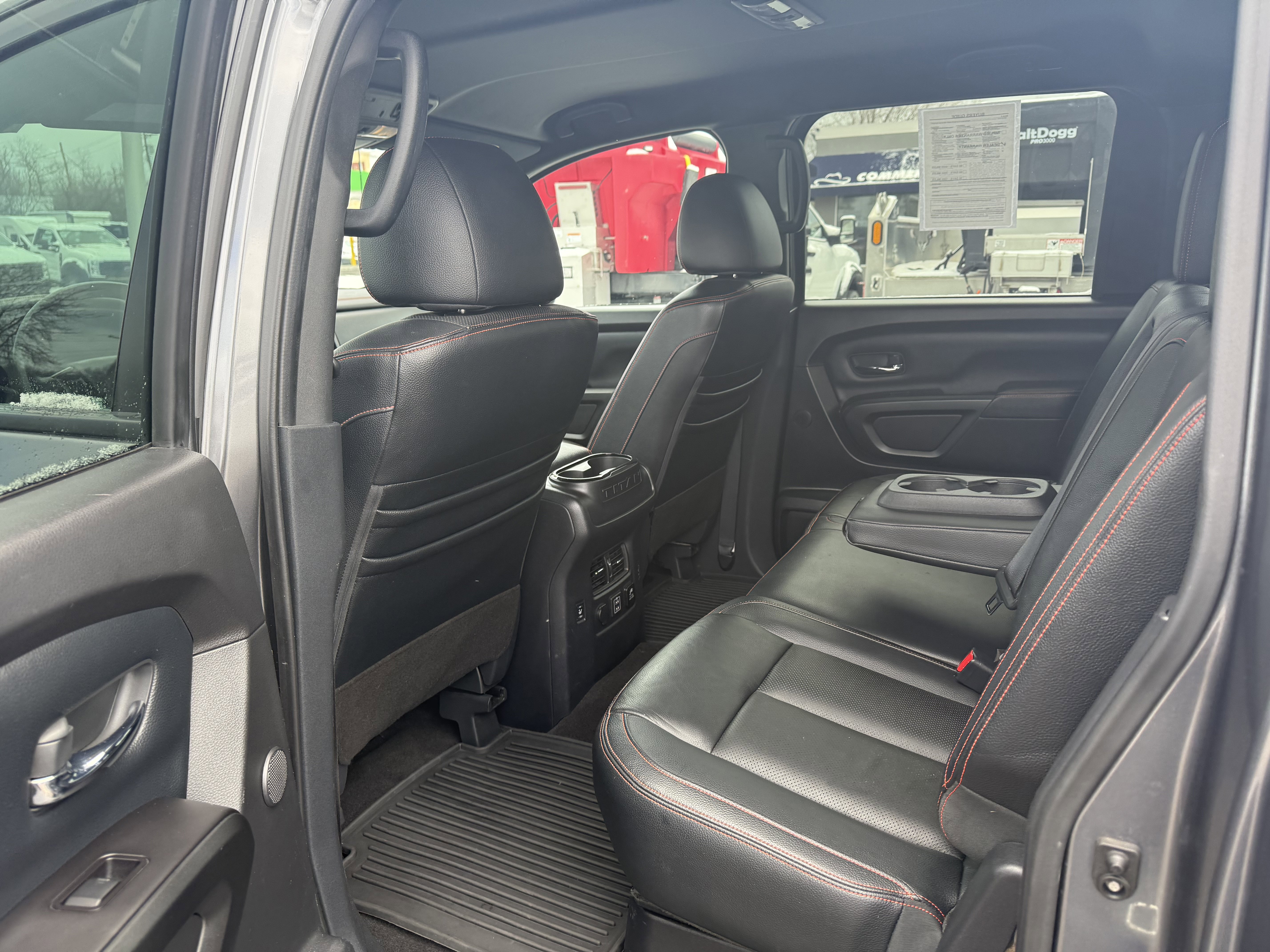 Used 2020 Nissan Titan PRO-4X w/ Pro-4x Convenience Package image 9