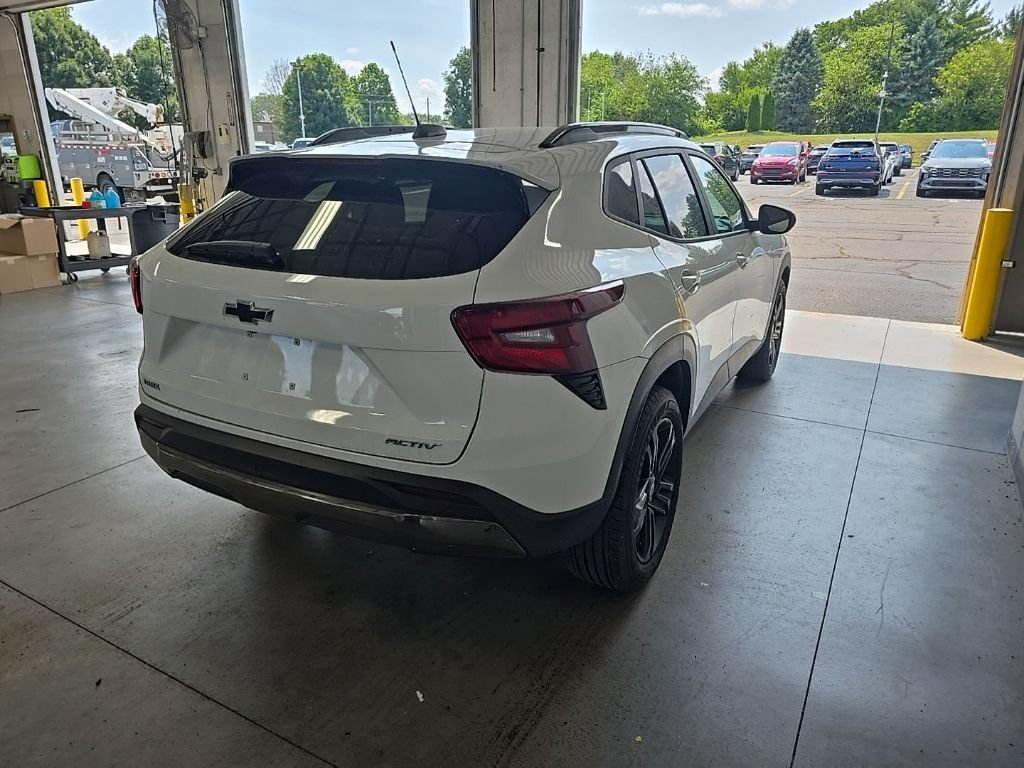 Used 2024 Chevrolet Trax ACTIV w/ Sunroof Package FWD image 4