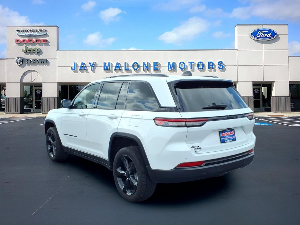 Used 2023 Jeep Grand Cherokee Altitude AWD/4WD image 5