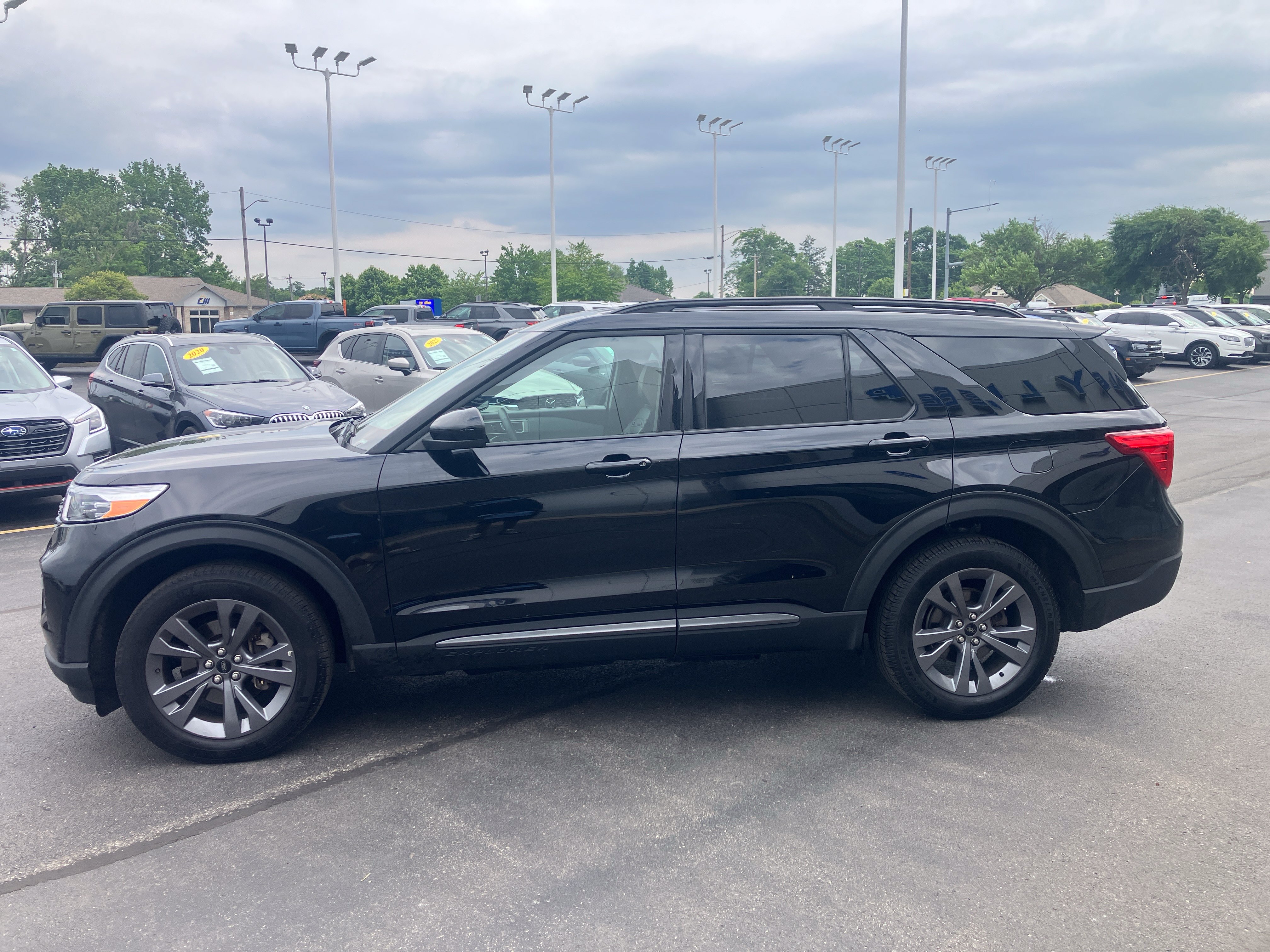 Certified 2024 Ford Explorer XLT w/ Equipment Group 202A AWD/4WD image 4