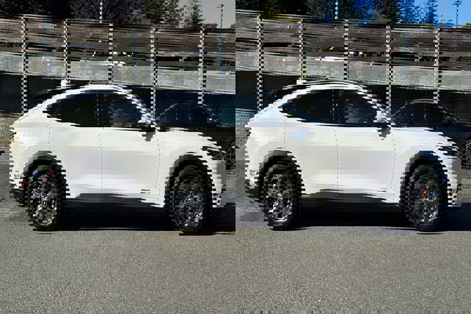 Certified 2021 Ford Mustang Mach-E Select w/ Comfort/Technology Package image 3