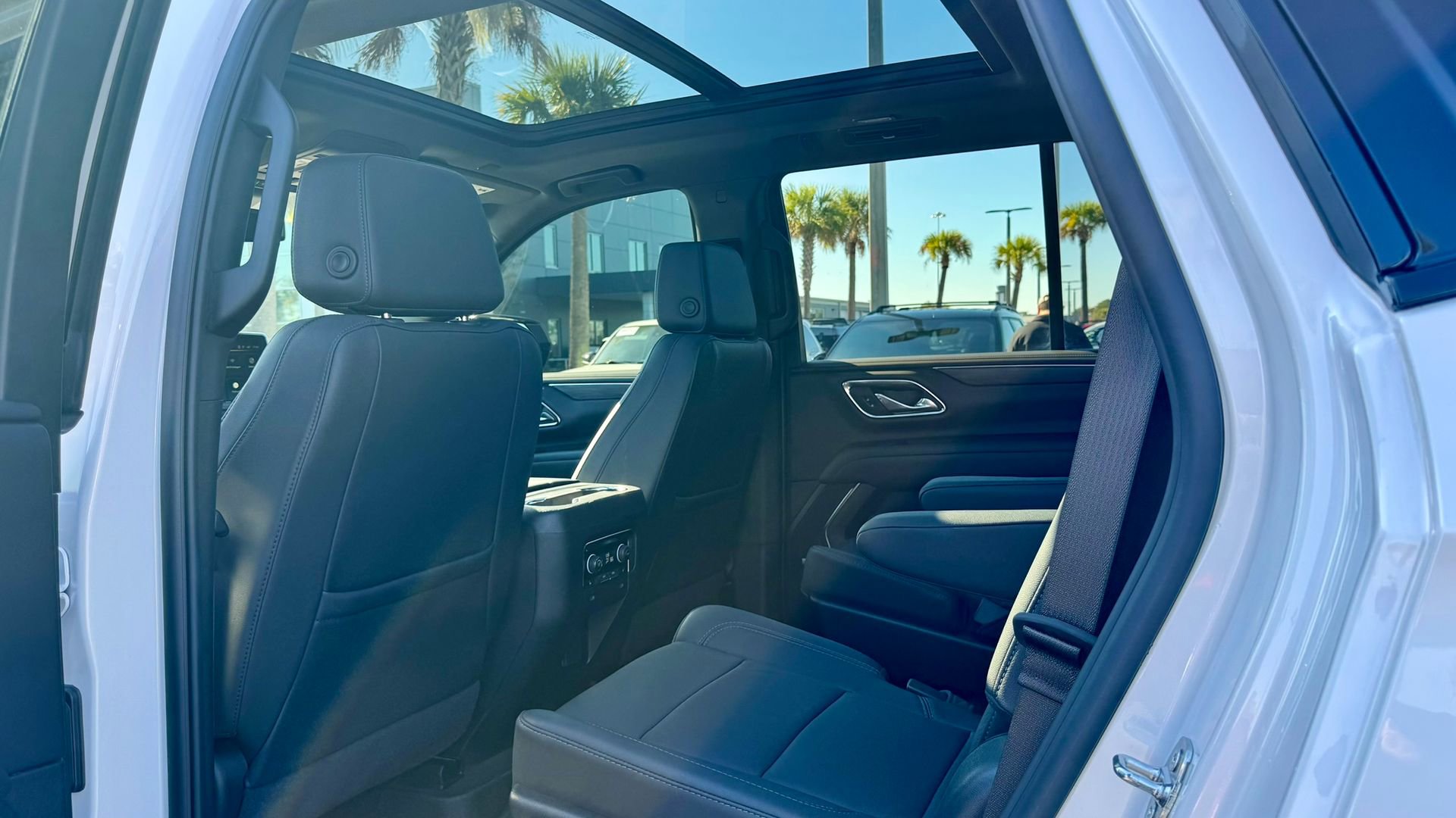 Used 2024 Chevrolet Tahoe Z71 w/ Luxury Package image 28