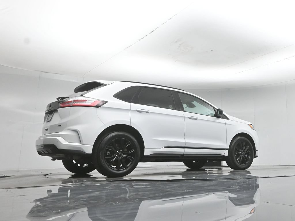 Certified 2022 Ford Edge SE w/ Black Appearance Package AWD/4WD image 49