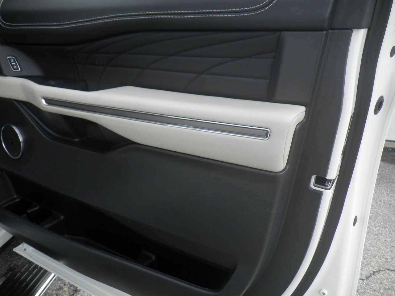 Certified 2023 Ford Expedition Platinum AWD/4WD image 29