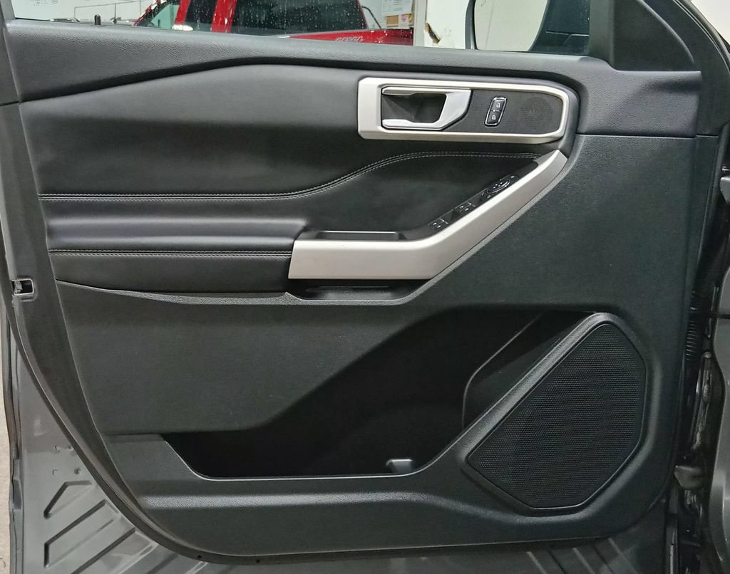 Certified 2023 Ford Explorer XLT w/ Equipment Group 202A AWD/4WD image 19