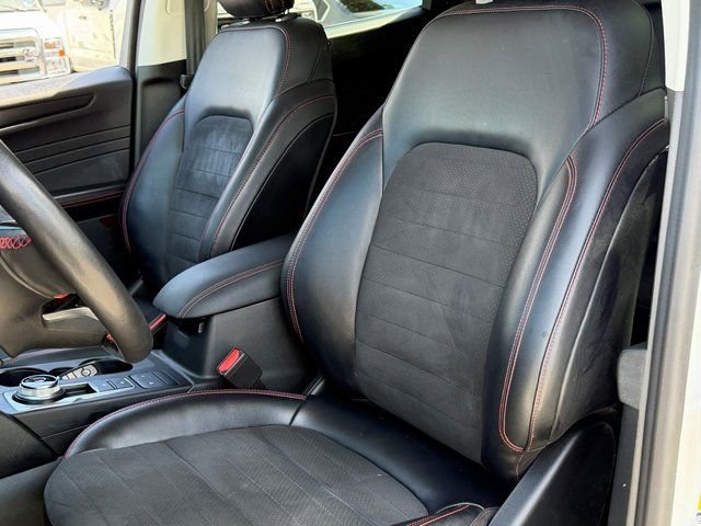Certified 2021 Ford Escape SEL w/ SEL Stealth AWD Package image 9
