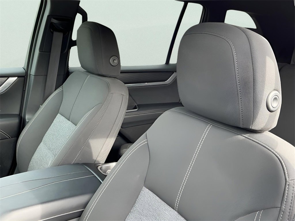 Used 2025 GMC Acadia Elevation image 25