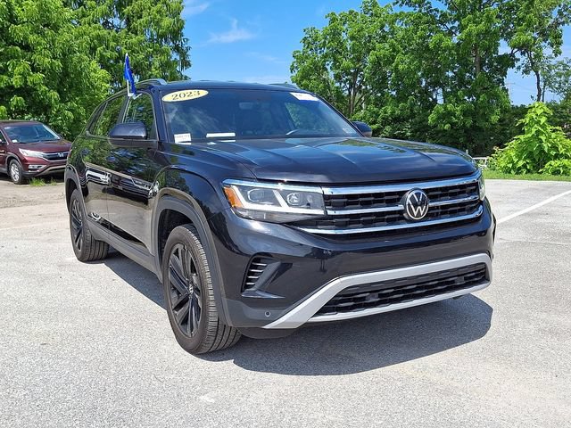 Used 2023 Volkswagen Atlas Cross Sport SE AWD/4WD image 2
