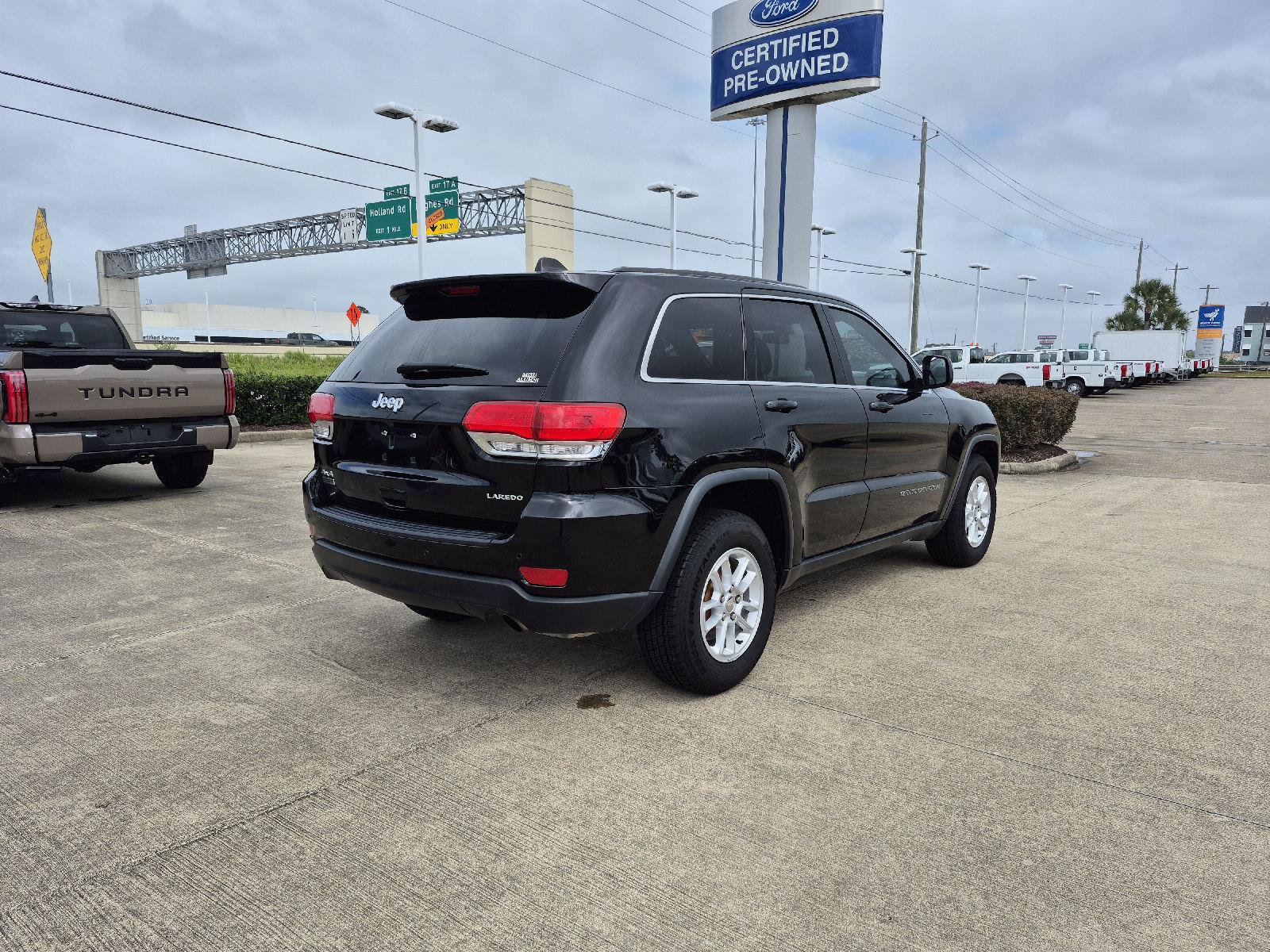 Used 2019 Jeep Grand Cherokee Laredo AWD/4WD image 11