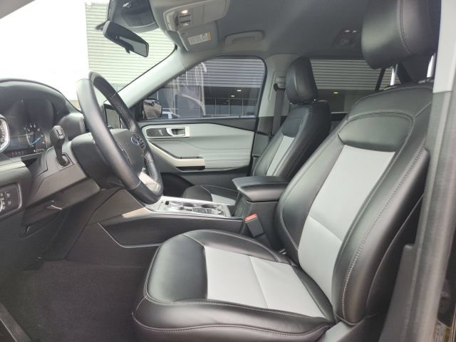 Certified 2022 Ford Explorer XLT w/ Equipment Group 202A AWD/4WD image 26