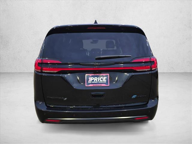 Used 2023 Chrysler Pacifica Touring-L w/ S Appearance Package FWD image 7