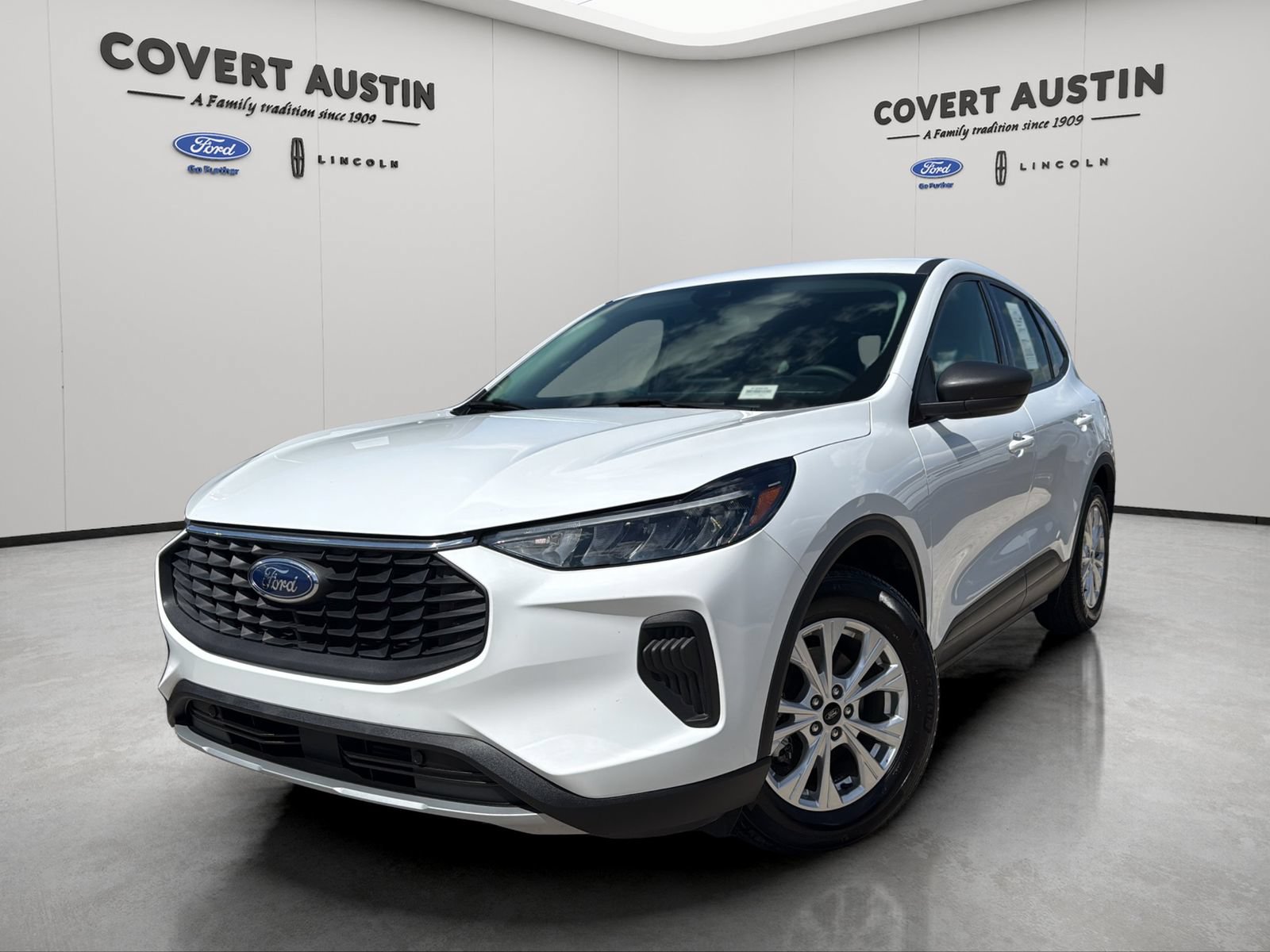 Certified 2025 Ford Escape Active FWD image 1