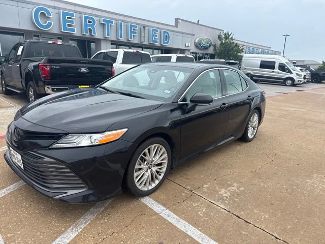 Used 2018 Toyota Camry XLE FWD image 2