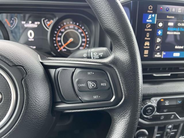 Used 2025 Jeep Gladiator Sport AWD/4WD image 18