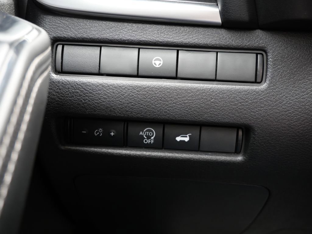 Used 2024 Nissan Rogue SV AWD/4WD image 25