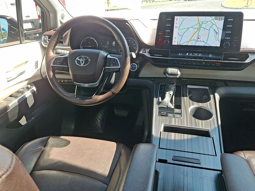 Used 2023 Toyota Sienna Platinum AWD/4WD image 15