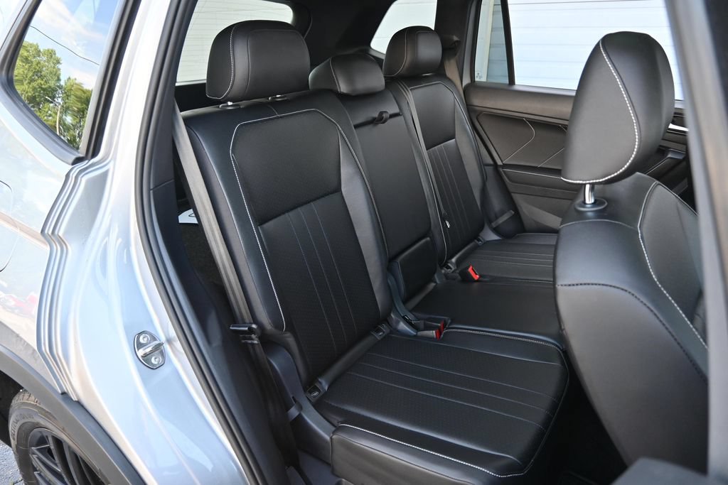 Used 2022 Volkswagen Tiguan SE R-Line AWD/4WD image 25