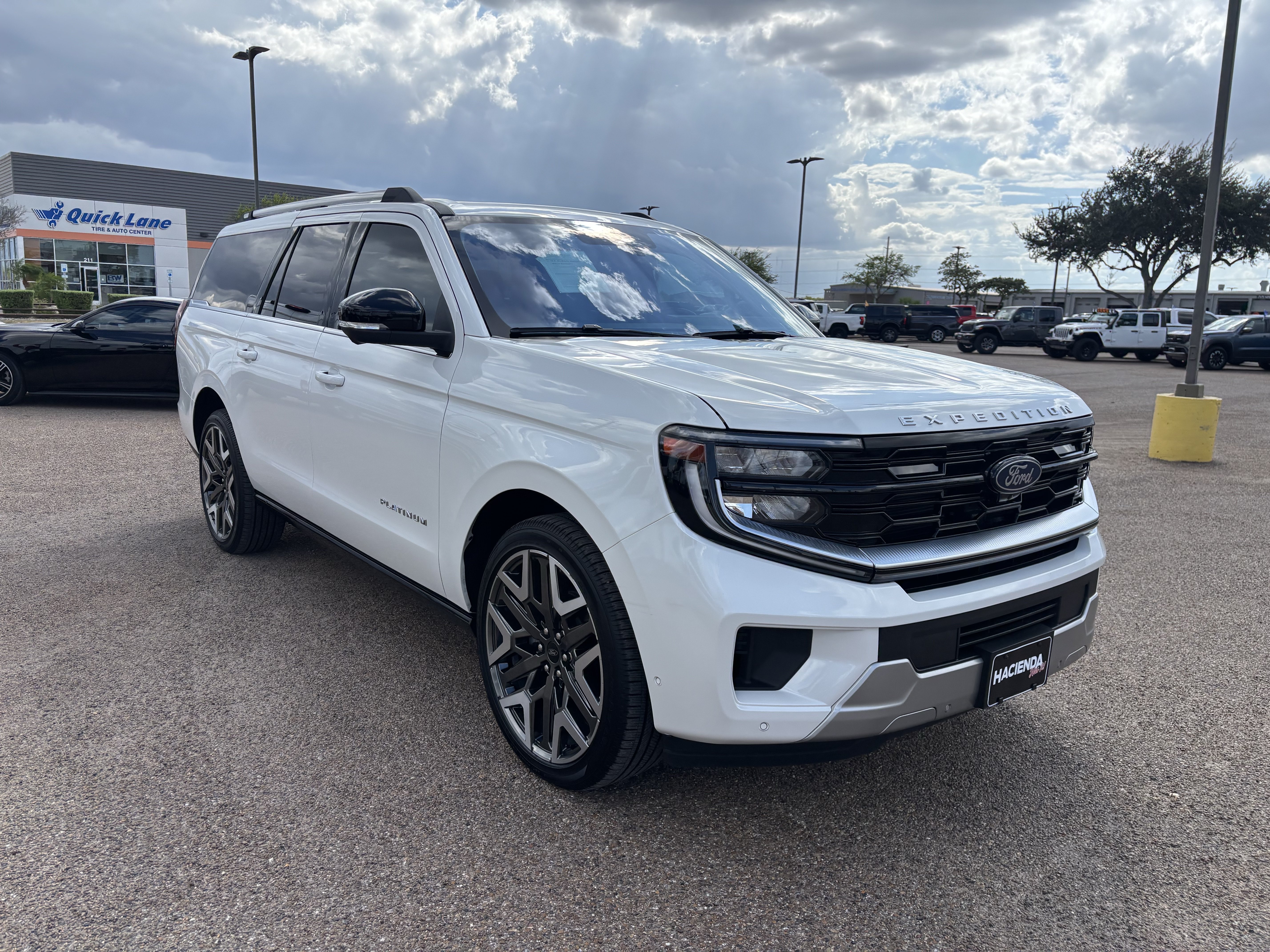 Certified 2025 Ford Expedition Max Platinum w/ Platinum Ultimate Package AWD/4WD image 5