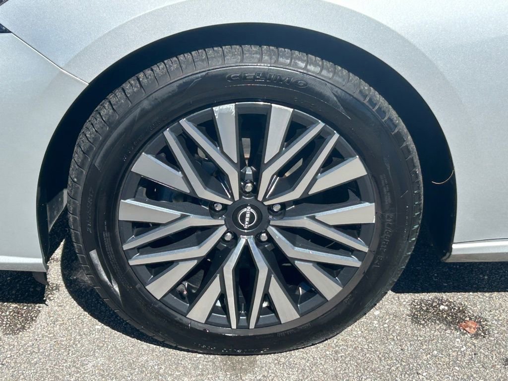 Used 2024 Nissan Altima 2.5 SV image 17