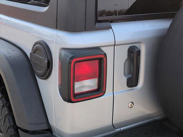 Used 2023 Jeep Wrangler Sport image 15