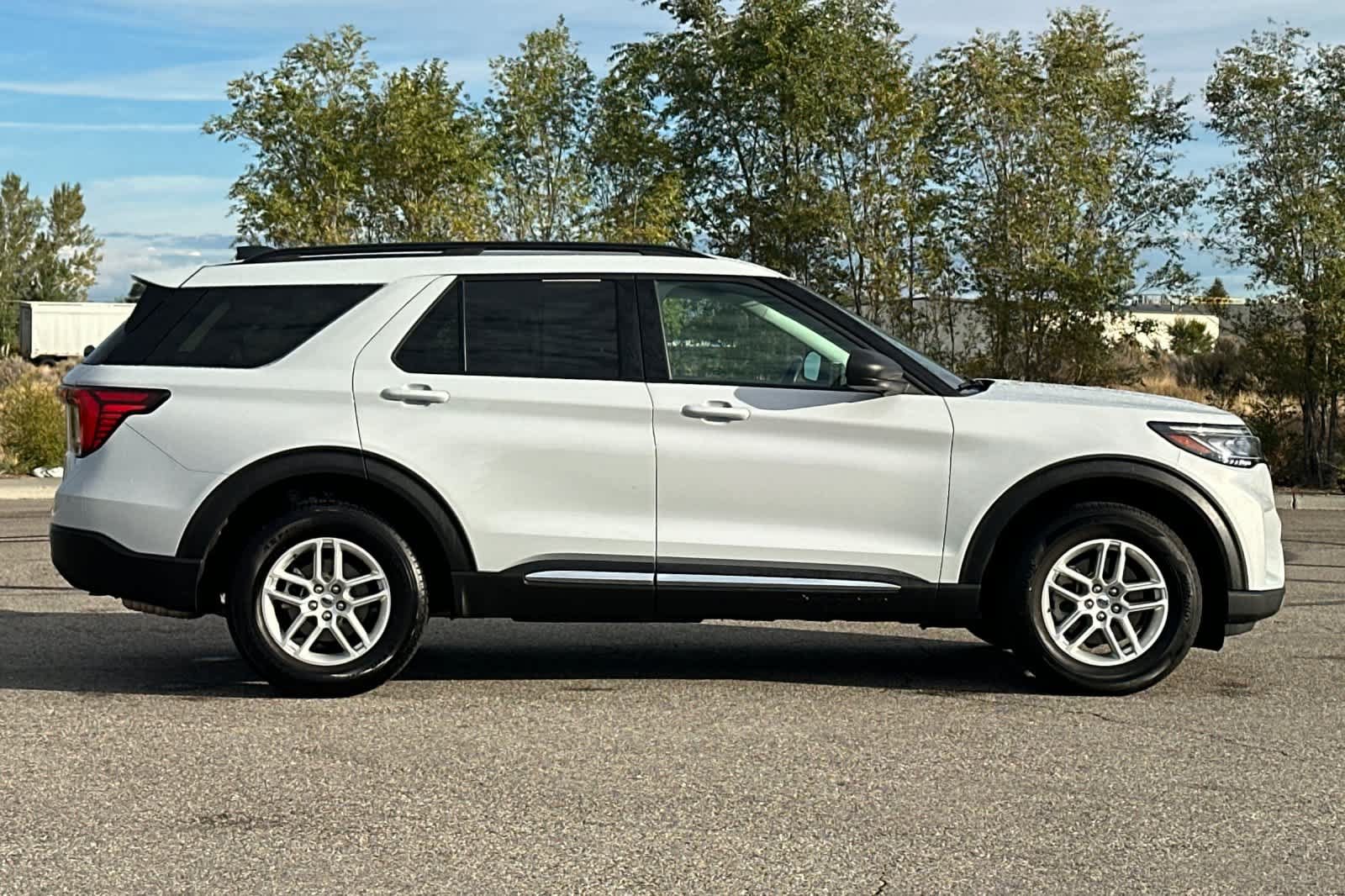 Certified 2025 Ford Explorer Active AWD/4WD image 8